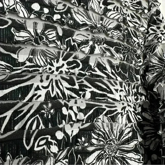 R&M Richards Ruffled Fabric Blazer Black & White Floral Size 14W - Picture 14 of 16